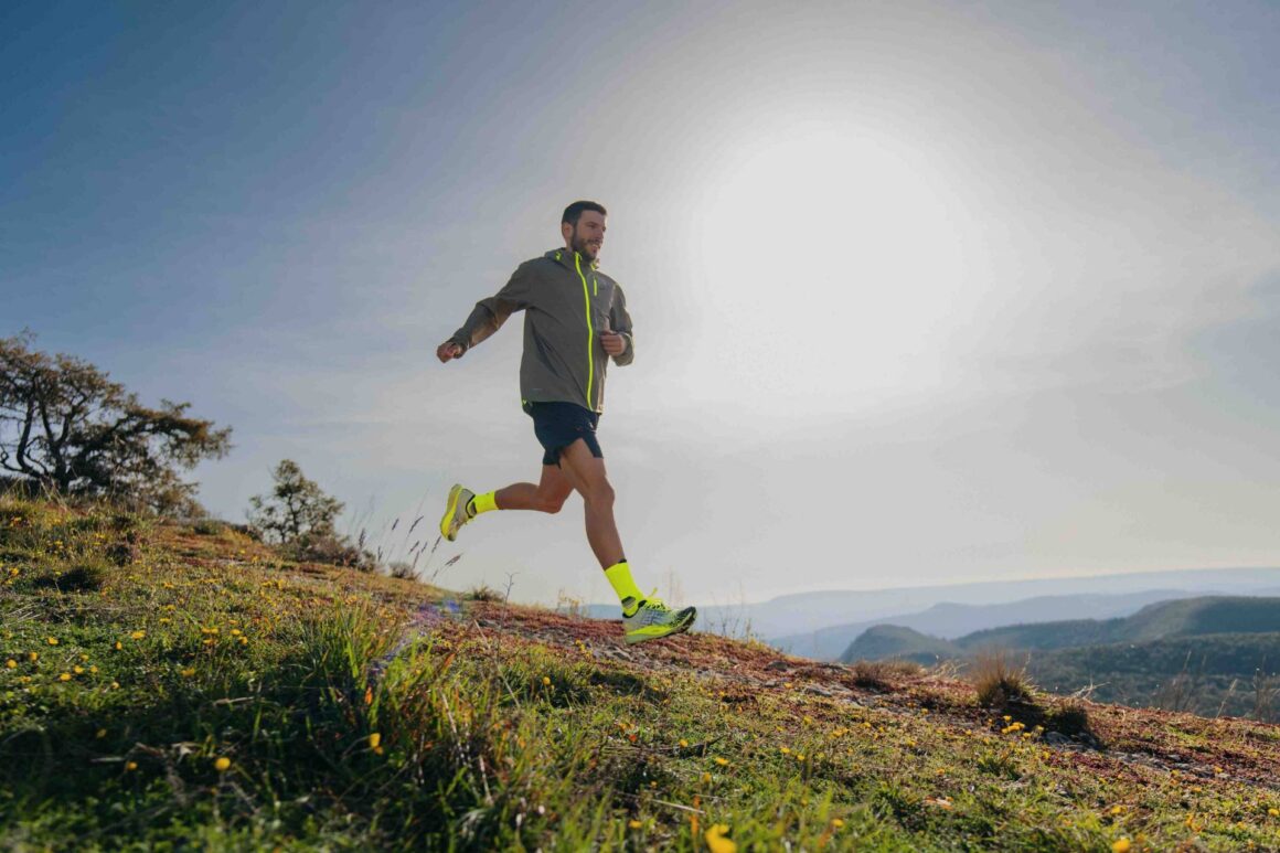 Gosta de correr em trilhos? Estas sapatilhas são para si