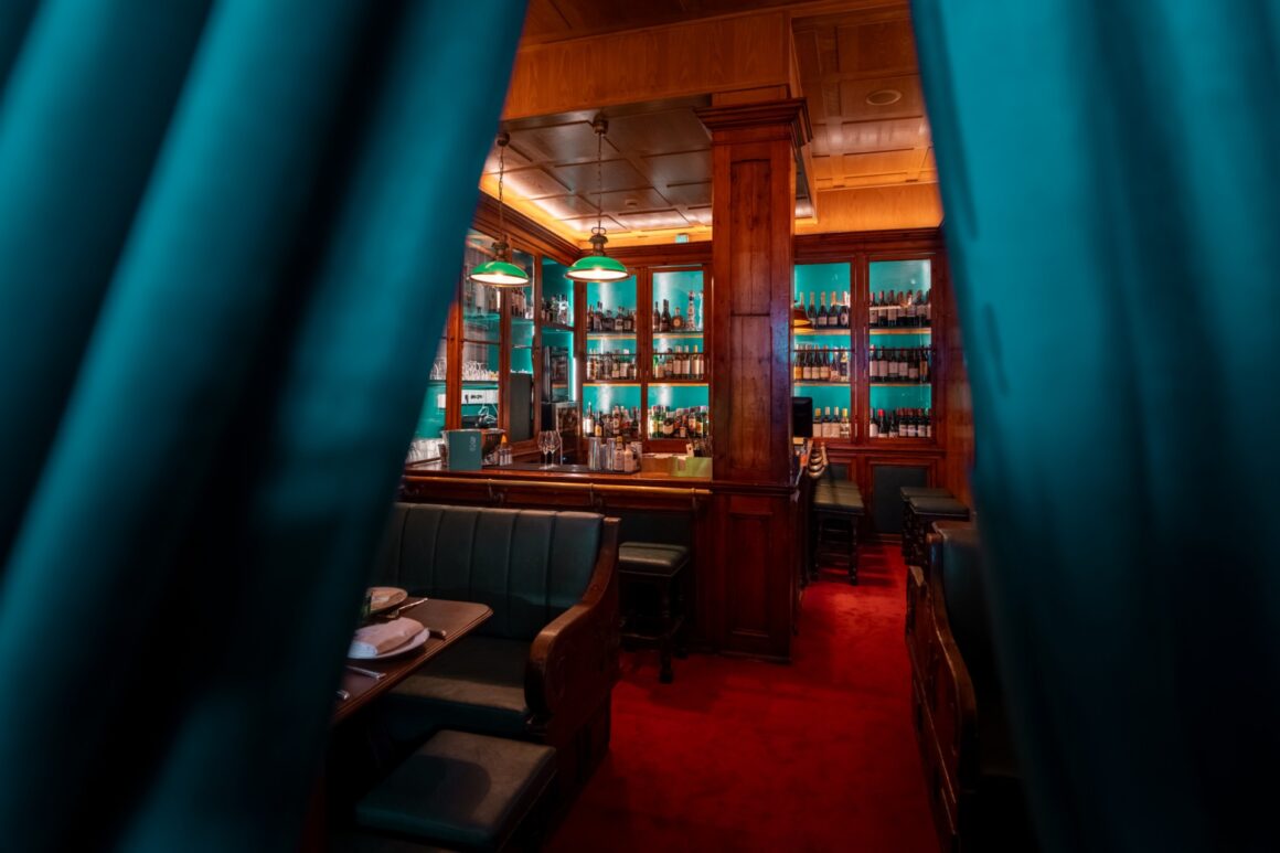 Não seja snob e volte a este bar
