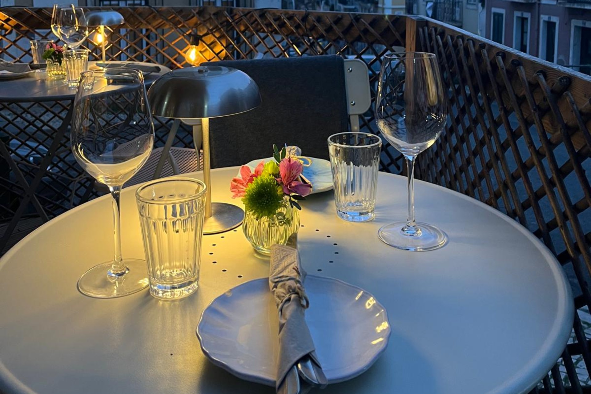 É um restaurante? É um bar? É tudo isso e muito mais