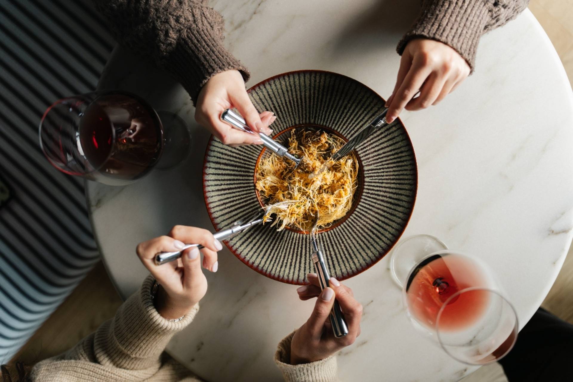 A gastronomia deste restaurante cai bem