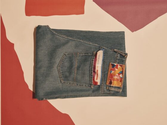A identidade portuguesa veste denim com arte
