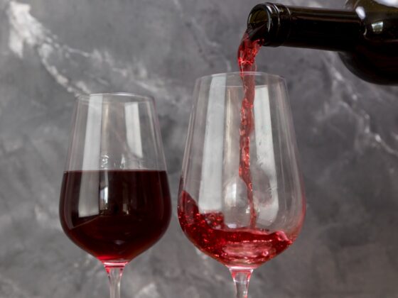 Fique de copo nestes vinhos