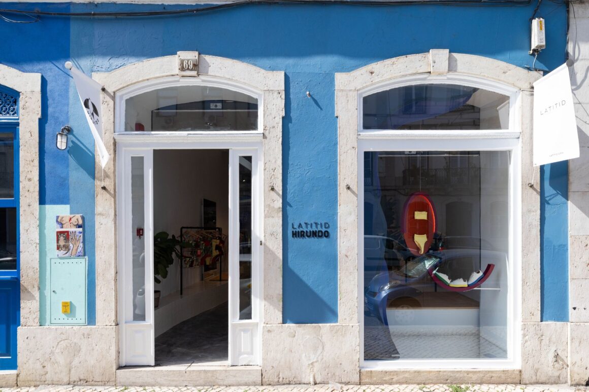 Da embaixada para a rua, mas sempre no bairro