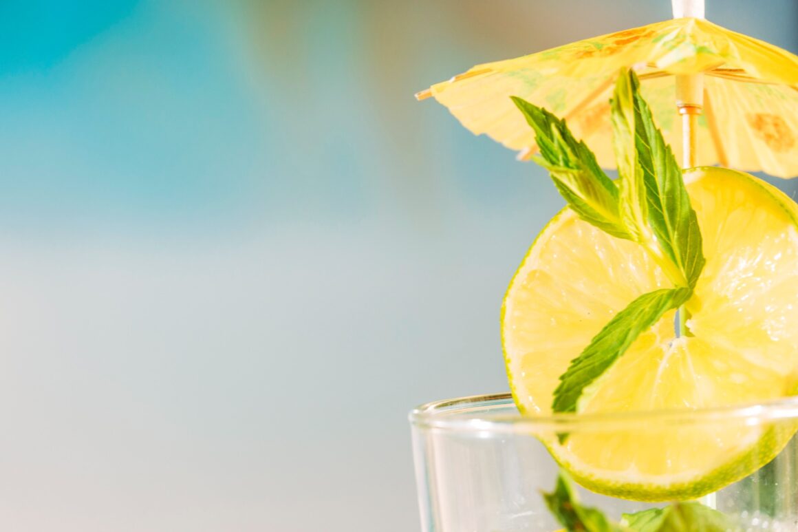 Uma mão cheia de bebidas para refrescar sem álcool
