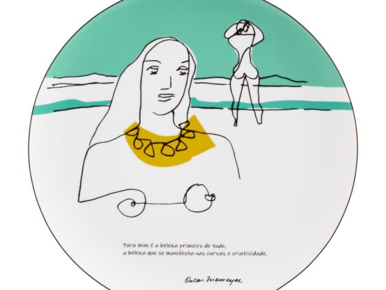 As curvas femininas ilustram-se em porcelana