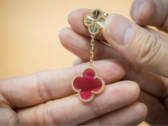 O esmalte rosa dá nova coleção à Maison
