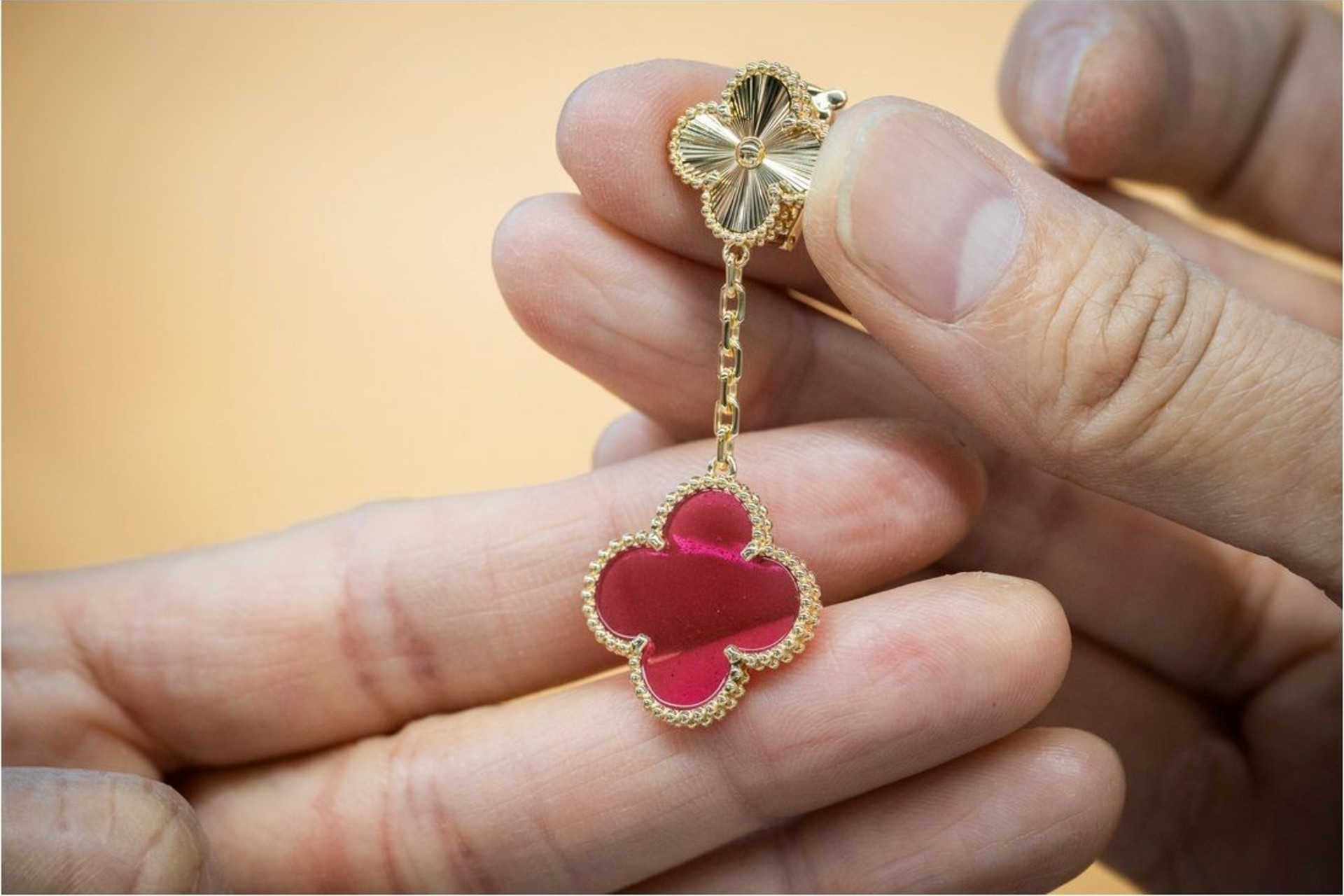 O esmalte rosa dá nova coleção à Maison