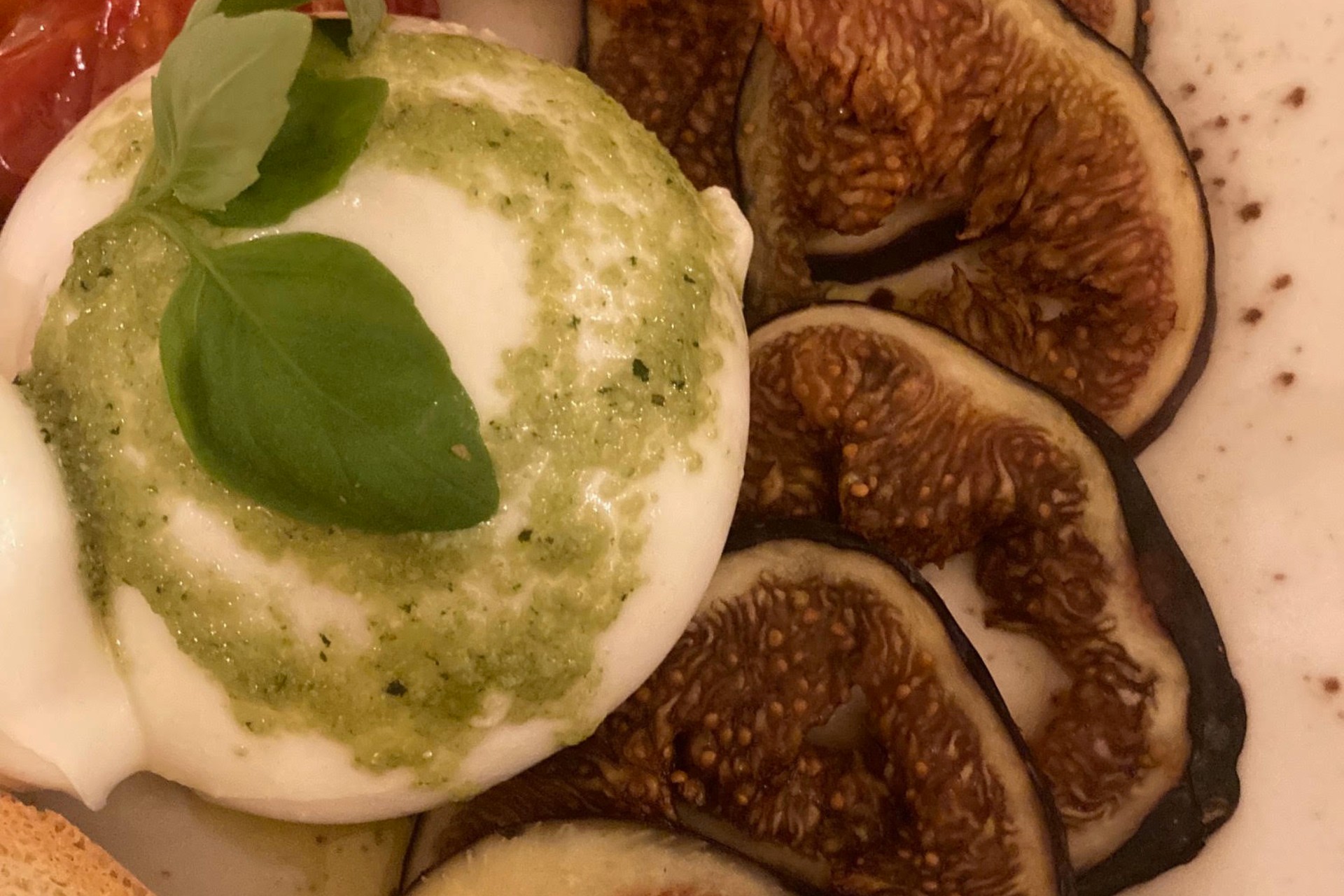 A pizzaria convida a viajar pelos vinhos italianos